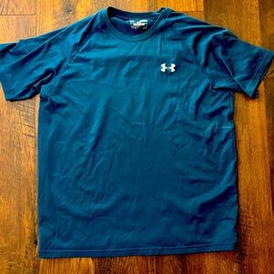 Under Armour dry fit shirt medium